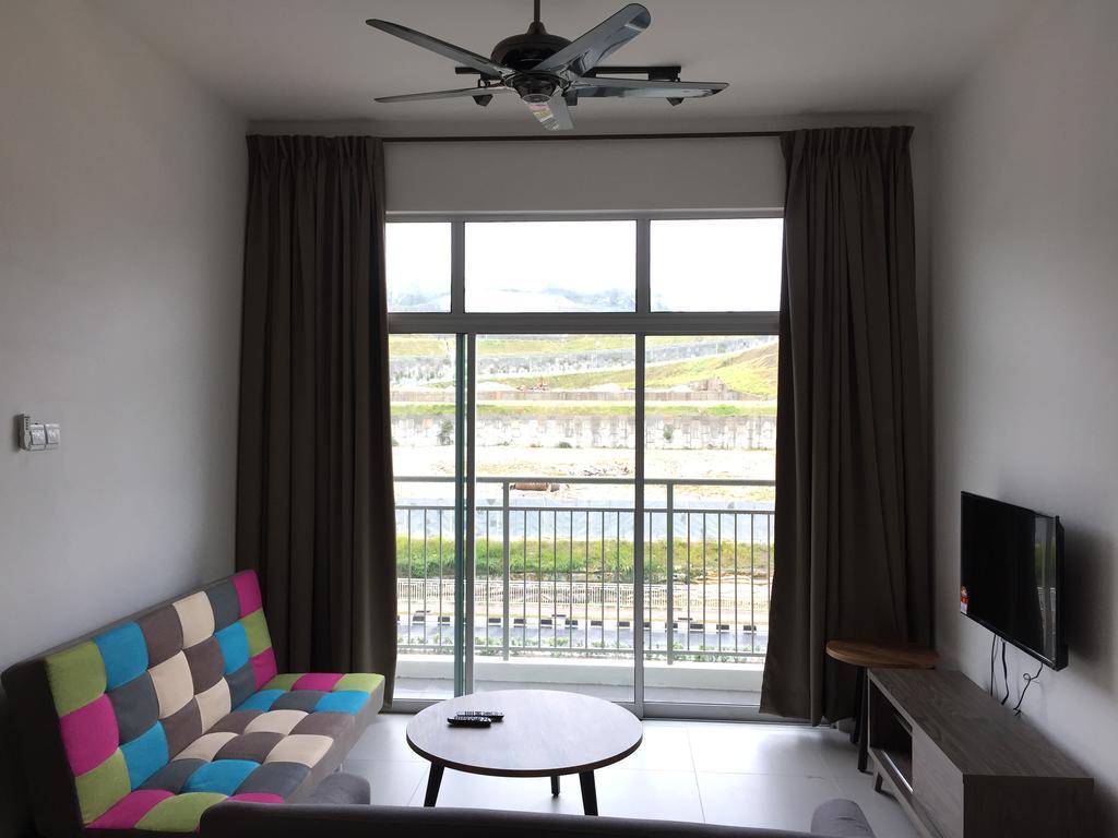 Cameron Barrington Square 1room @ Golden Hill